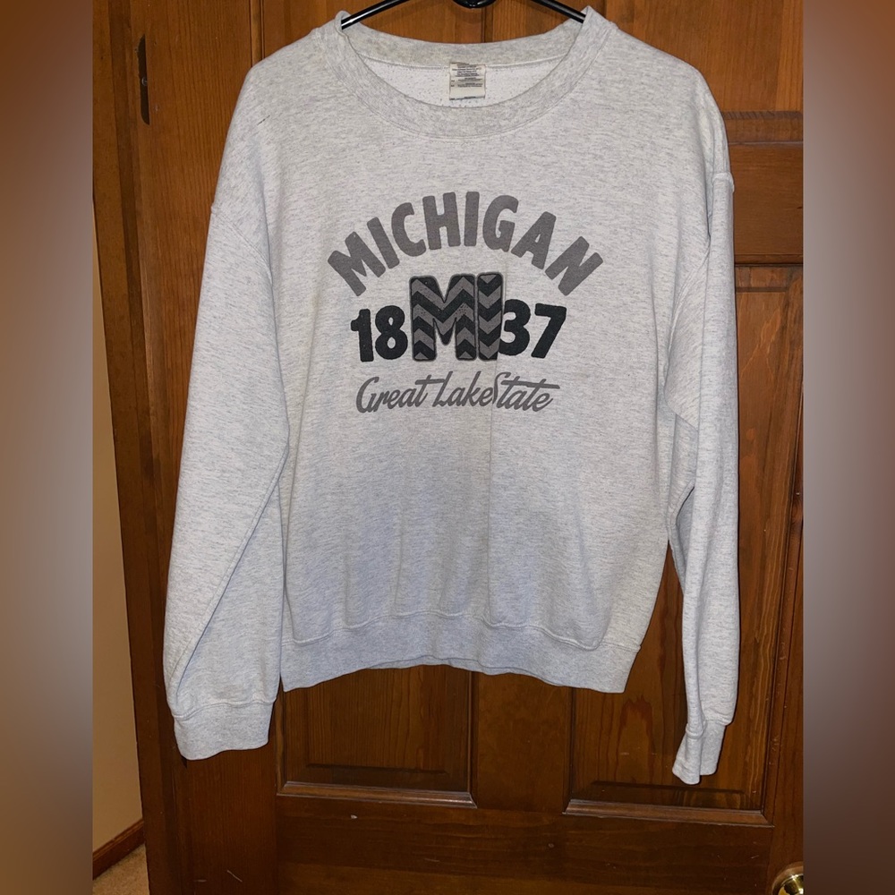 Michigan crew neck sweatshirt size M